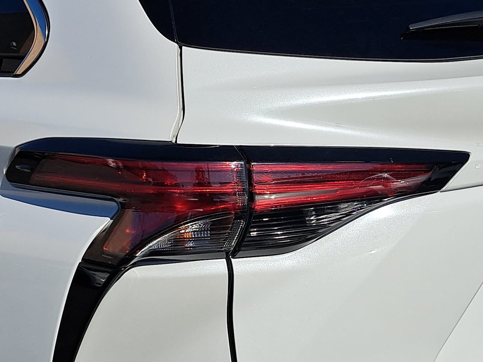 Used 2024 Toyota Sienna Platinum FWD image 38