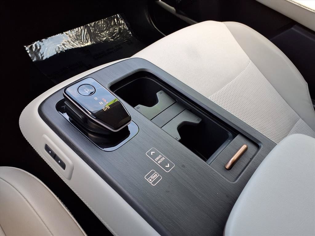 Used 2024 Nissan Ariya AWD image 22