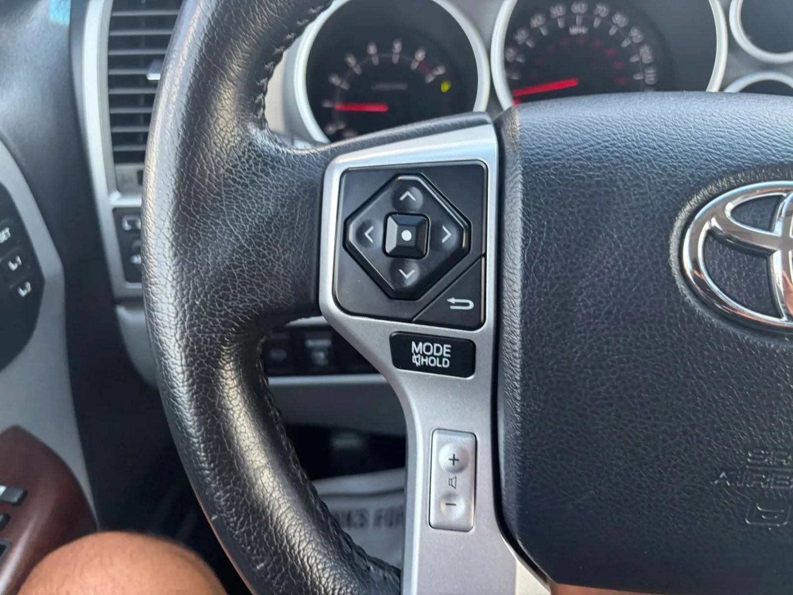 Used 2015 Toyota Sequoia Platinum AWD/4WD image 19