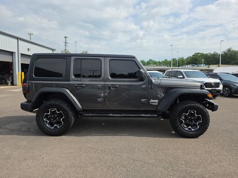Used 2018 Jeep Wrangler Unlimited Sport S AWD/4WD image 9