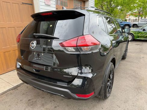 Used 2018 Nissan Rogue SV w/ Premium Package FWD image 3