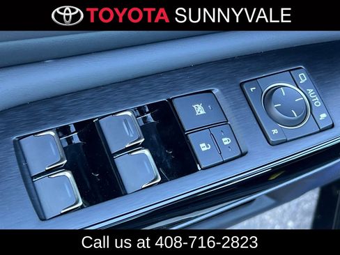 Used 2025 Lexus ES 300h w/ Premium Package image 17