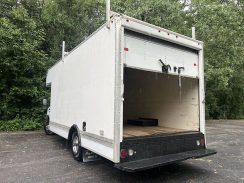 Used 2016 Ford E-350 and Econoline 350 Super Duty w/ Power Windows & Locks Group RWD image 4
