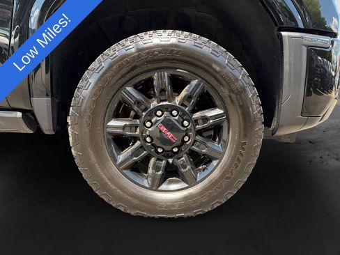 Used 2026 GMC Sierra 2500 AT4 w/ AT4 Premium Plus Package AWD/4WD image 9