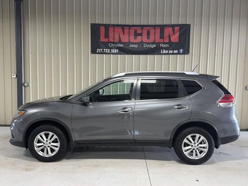 Used 2016 Nissan Rogue SV w/ SV Premium Package image 2