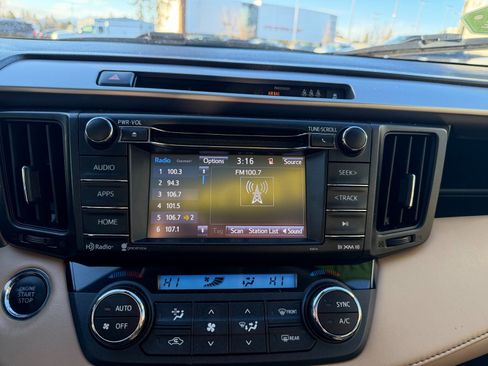 Used 2018 Toyota RAV4 XLE image 19