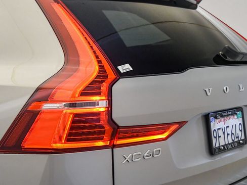 Certified 2023 Volvo XC60 B5 Ultimate w/ Climate Package FWD image 12