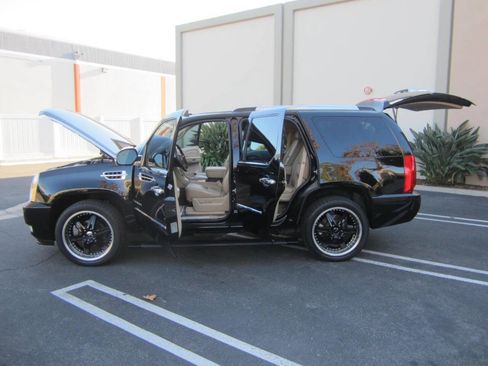 Used 2009 Cadillac Escalade Base AWD 4dr SUV w/V8 Ultra Lu image 9