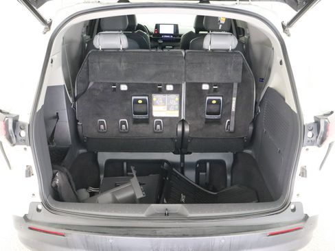 Used 2021 Toyota Sienna XLE FWD image 34