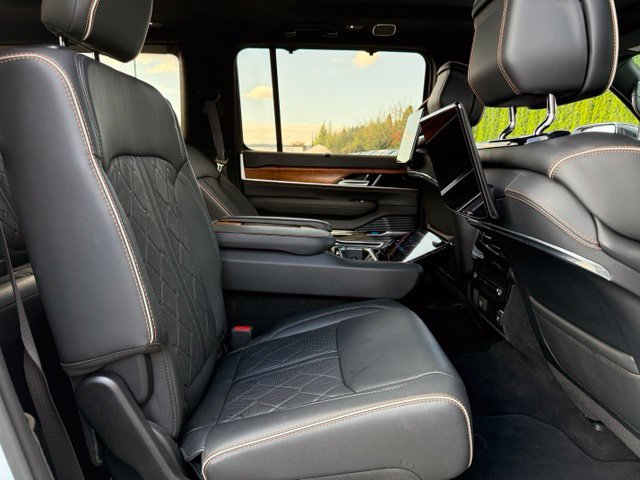 Used 2023 Jeep Grand Wagoneer L Series III w/ Rear Seat Video Group 1 AWD/4WD image 10