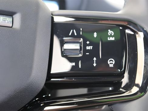 Used 2024 Land Rover Range Rover Evoque Dynamic SE image 19