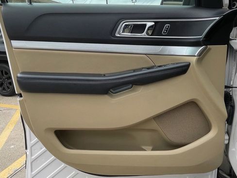 Used 2017 Ford Explorer XLT w/ Equipment Group 202A FWD image 34