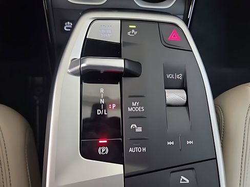 Used 2025 BMW X1 xDrive28i w/ Convenience Package image 17