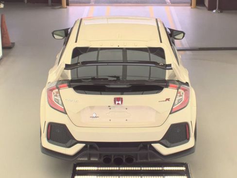 Used 2017 Honda Civic Type R image 3