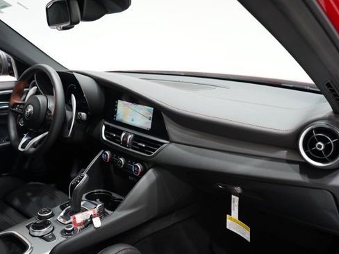 New 2025 Alfa Romeo Giulia Intensa AWD w/ Driving Assist Package image 16