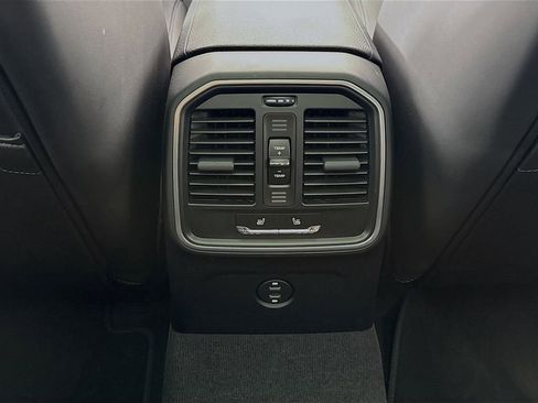 Certified 2025 Porsche Macan image 29