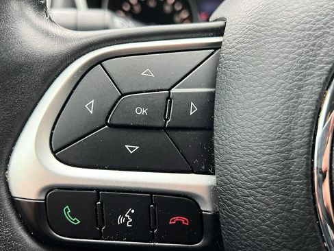 Used 2018 Jeep Compass Latitude w/ Popular Equipment Group FWD image 33
