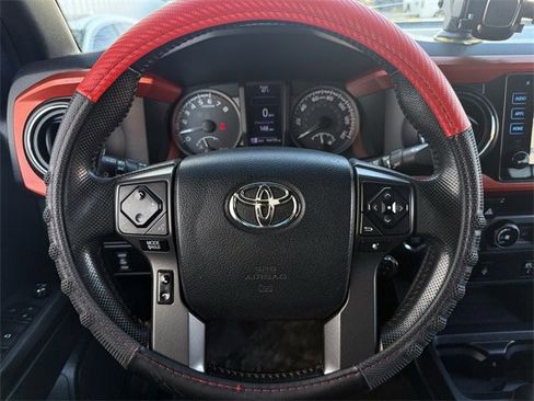 Used 2016 Toyota Tacoma TRD Off-Road image 13