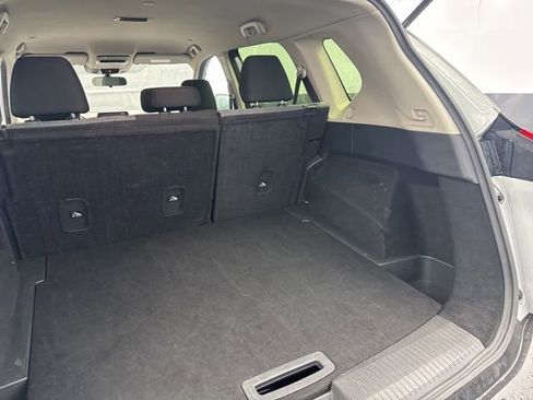 Used 2023 Nissan Rogue SV image 39