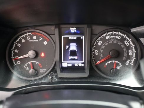 Used 2022 Toyota Tacoma SR image 19