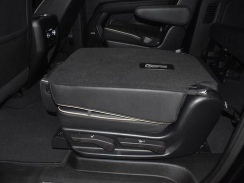 Used 2023 GMC Yukon XL SLT image 33