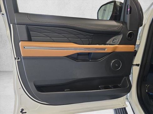 Used 2023 Ford Expedition Platinum image 29