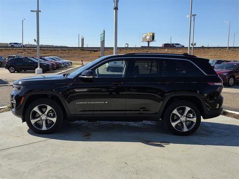 Used 2023 Jeep Grand Cherokee 4WD 4xe w/ Luxury Tech Group II image 6