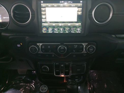 Used 2022 Jeep Wrangler Unlimited Sahara w/ Cold Weather Group image 19