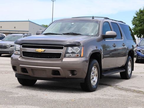 Used 2013 Chevrolet Suburban LS w/ Convenience Package 1 AWD/4WD image 6
