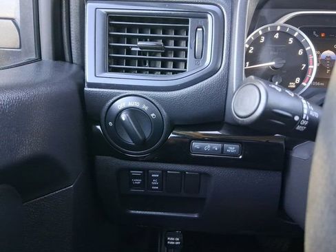 Used 2024 Nissan Titan SV w/ SV Convenience Package image 10