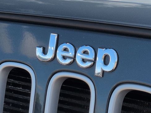 Used 2017 Jeep Wrangler Unlimited Sahara AWD/4WD image 11