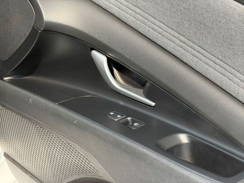 Used 2021 Hyundai Elantra Limited FWD image 25