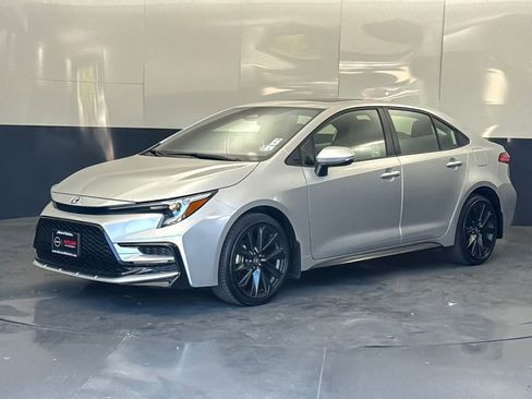 Used 2025 Toyota Corolla SE w/ SE Premium Package FWD image 7
