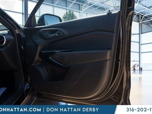 Used 2025 Chevrolet Trax RS FWD image 22