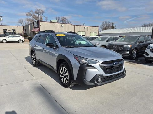 Used 2024 Subaru Outback Premium image 3