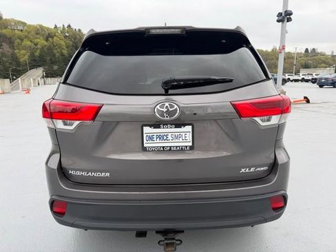 Certified 2017 Toyota Highlander XLE image 5