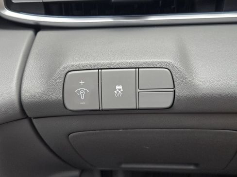 Certified 2025 Hyundai Elantra SEL FWD image 28