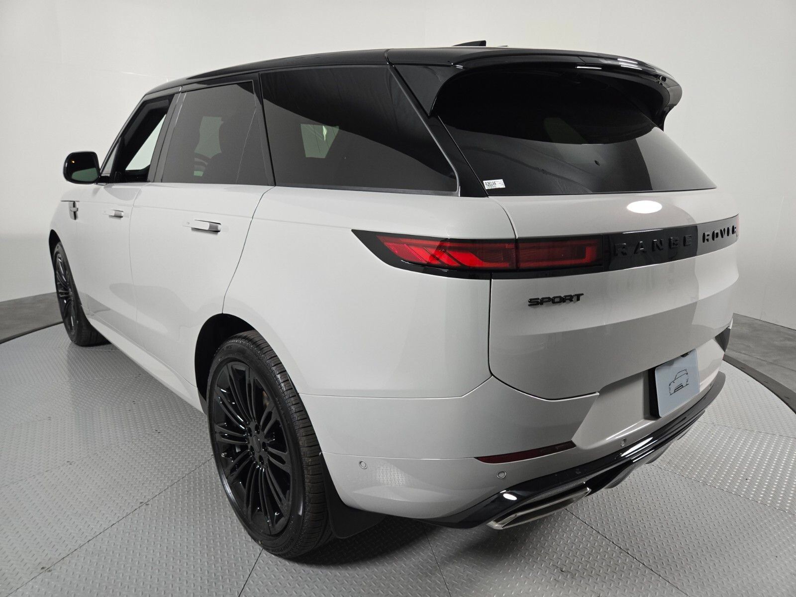 New 2026 Land Rover Range Rover Sport Dynamic SE AWD/4WD image 17