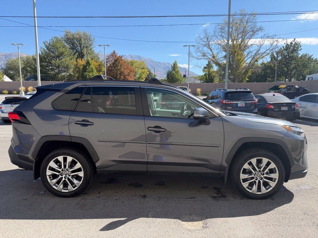 Used 2022 Toyota RAV4 XLE Premium AWD/4WD image 6