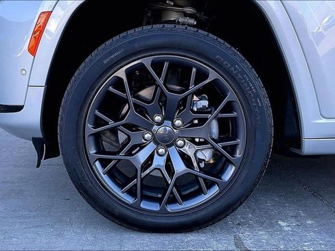 Used 2025 Jeep Grand Cherokee L Summit AWD/4WD image 9