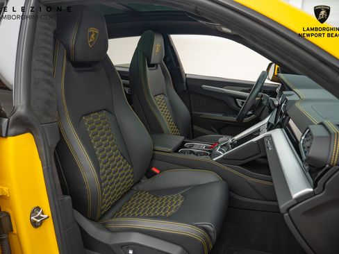 Used 2022 Lamborghini Urus image 22
