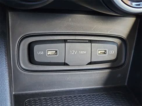 Used 2022 Hyundai Venue Limited image 29