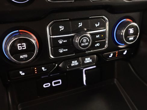 Used 2023 Chevrolet Suburban Z71 w/ Z71 Off-Road Package AWD/4WD image 8