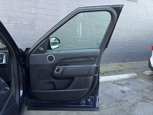 Used 2018 Land Rover Discovery HSE image 13