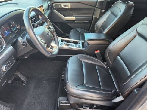 Used 2021 Ford Explorer XLT w/ Equipment Group 202A image 12