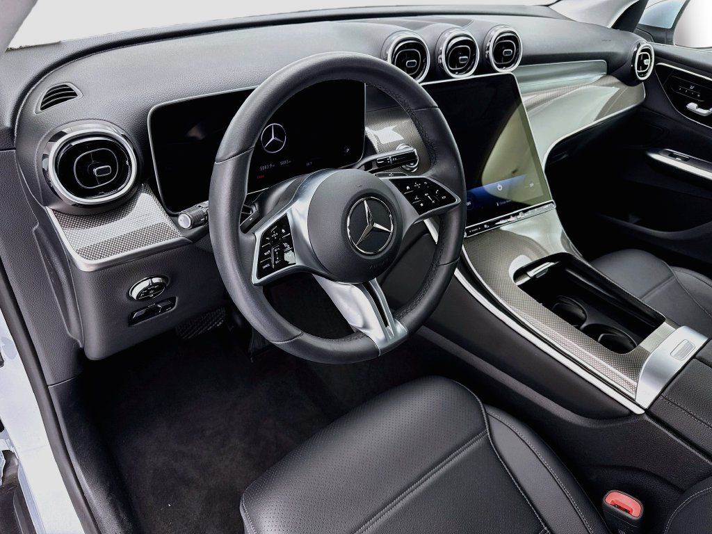Used 2026 Mercedes-Benz GLC 300 image 9