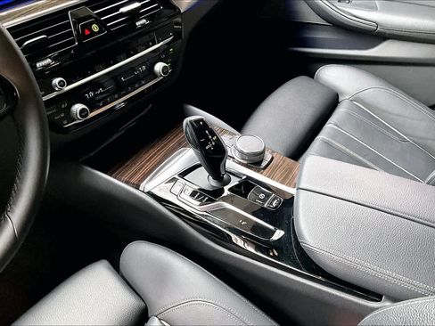 Used 2023 BMW 530i w/ Premium Package image 16