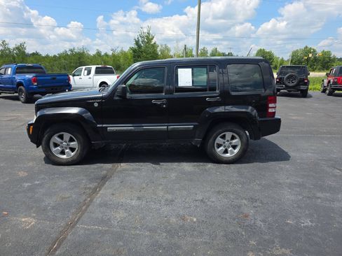 Used 2012 Jeep Liberty Sport AWD/4WD image 9