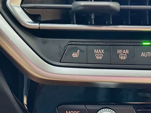 Used 2025 BMW X4 xDrive30i w/ Premium Package image 25