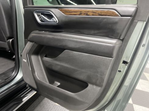Used 2023 Chevrolet Suburban Premier AWD/4WD image 19